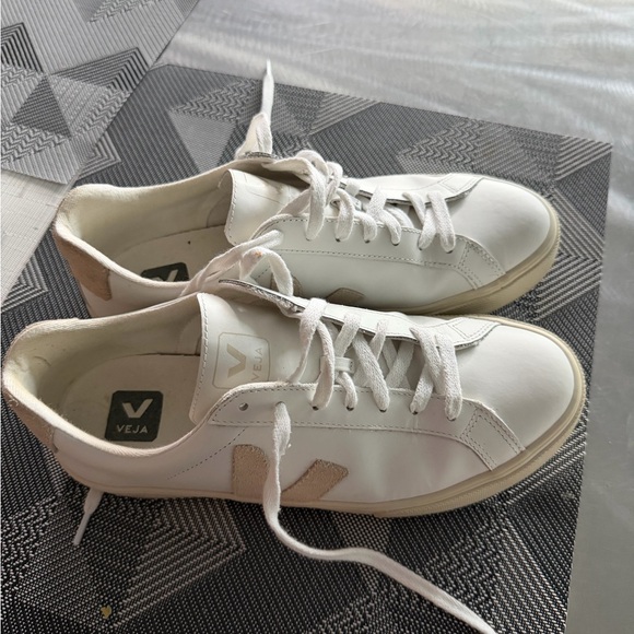 White Veja designer 10/41  Sneakers - Picture 7 of 7